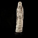 Statueta chinezeasca din fildes cu 2 pietre semipretioase