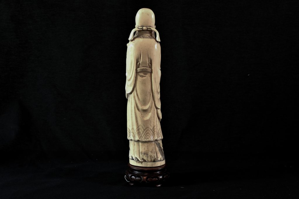 Statueta chinezeasca din fildes cu 2 pietre semipretioase