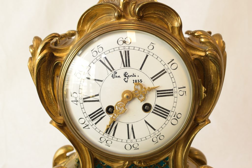 Ceas cu doua sfesnice Vincenti