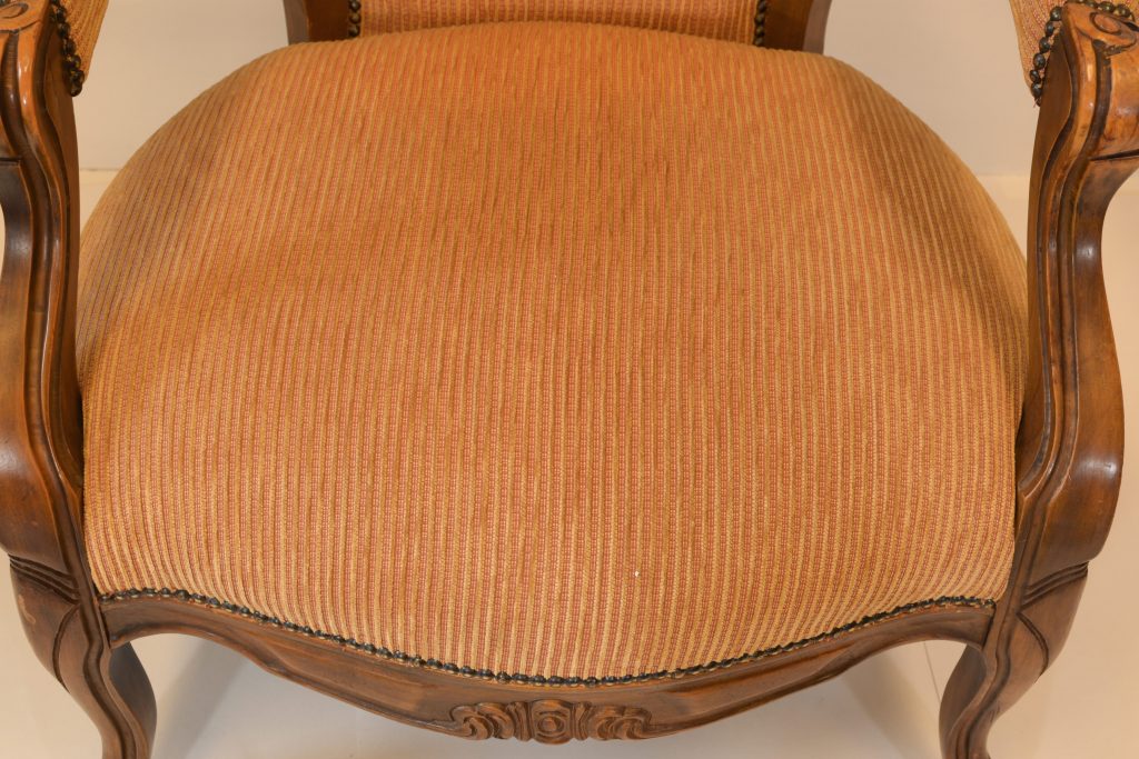 Fotoliu Louis al XV lea din lemn de nuc (7) Fotoliu Louis al XV lea din lemn de nuc