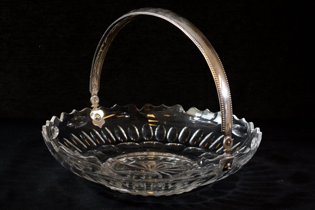 Fructiera din cristal cu maner de argint (1) Fructiera din cristal cu maner de argint