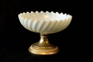 Fructiera din sticla opalina