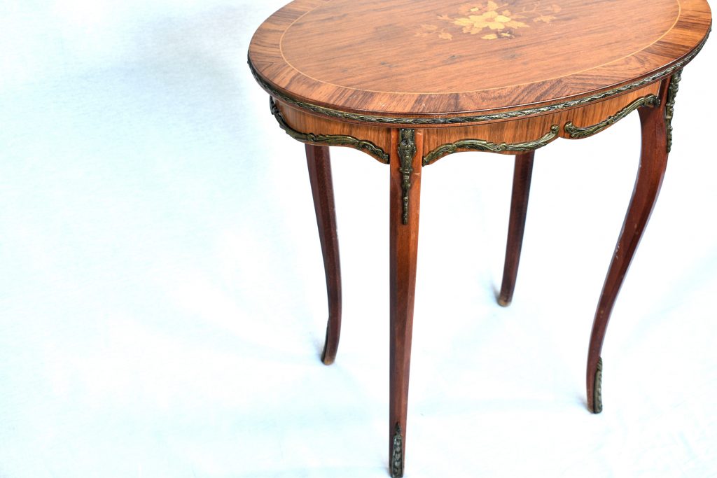 Masuta Louis al XV lea cu intarsii (11) Masuta Louis al XV lea cu intarsii