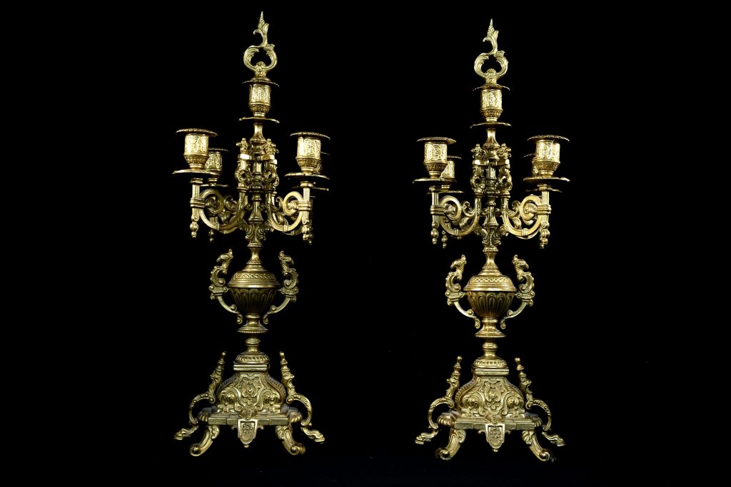 Set doua sfesnice din bronz cu 5 lumanari (3) Set doua sfesnice din bronz cu 5 lumanari