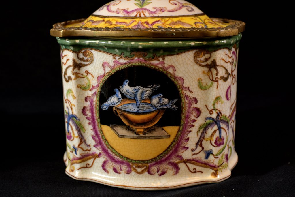 Vas din portelan craquelle cu capac (12) Vas din portelan craquelle cu capac