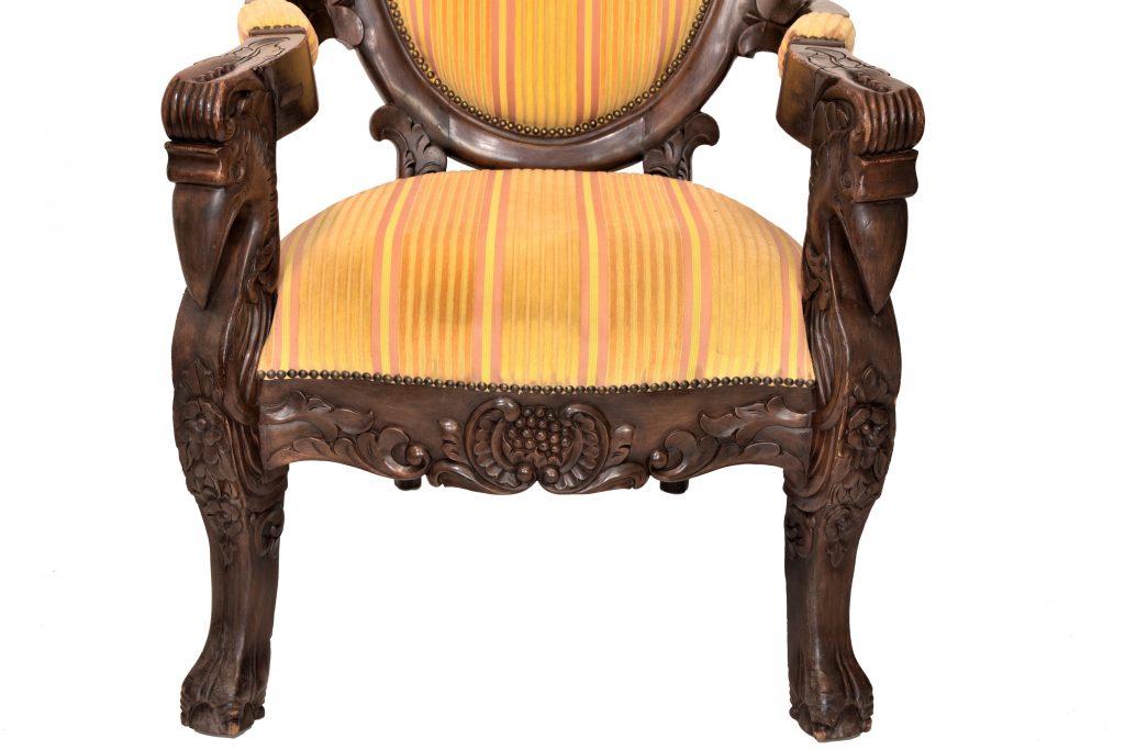 Fotoliu indonezian cu cap de Hornbill (2) Fotoliu indonezian cu cap de Hornbill