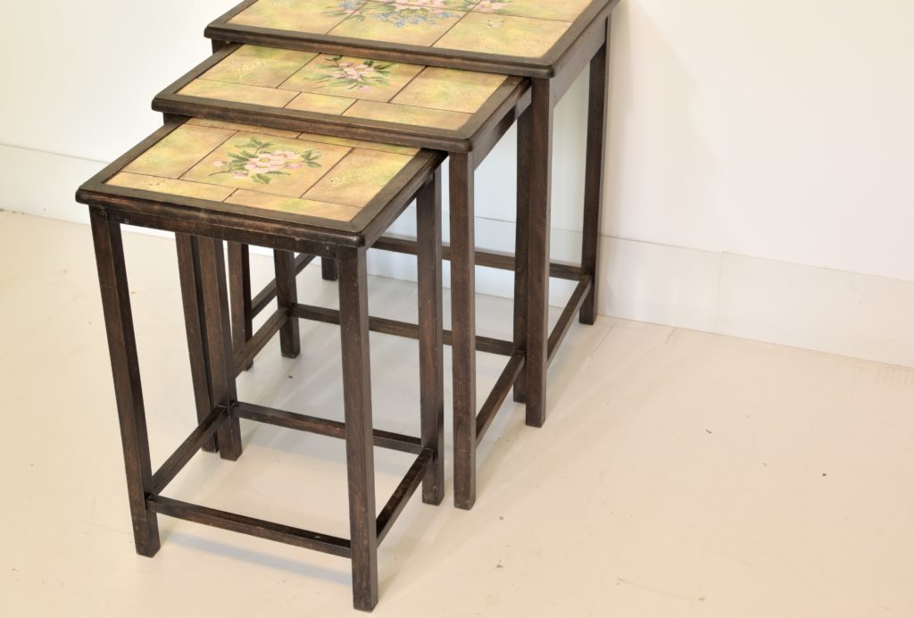 Set 3 masute cu gresie pictata