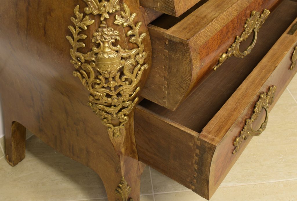 Comoda Louis al XV lea bombata (5) Comoda Louis al XV lea bombata