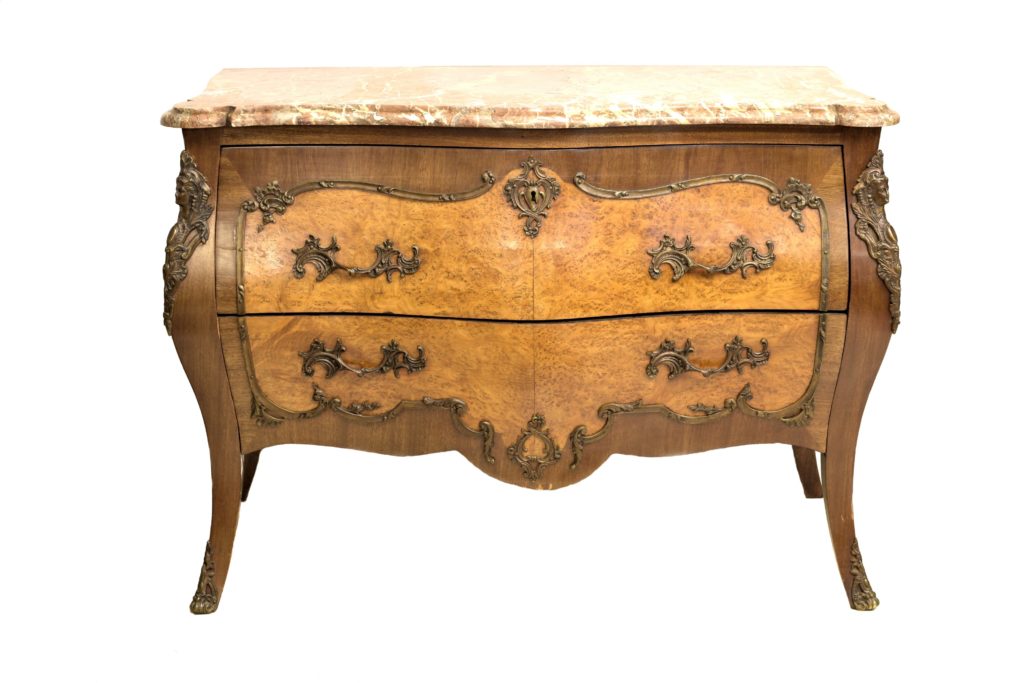 Comoda cu medalion Louis al XV lea (1) Comoda cu medalion Louis al XV lea