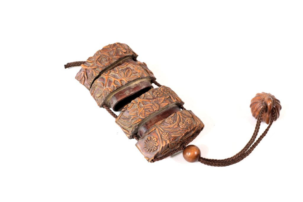 Inro flori cu semnatura