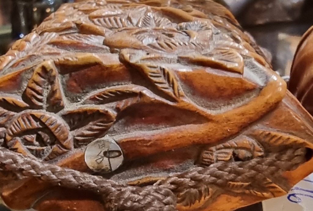 Inro flori cu semnatura