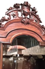 Vitrina olandeza din mahon