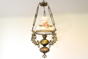 Lustra opalina cu flori