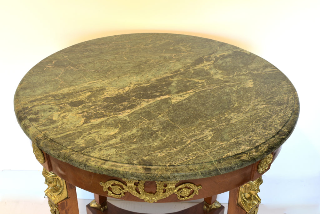 Masuta in maniera empire