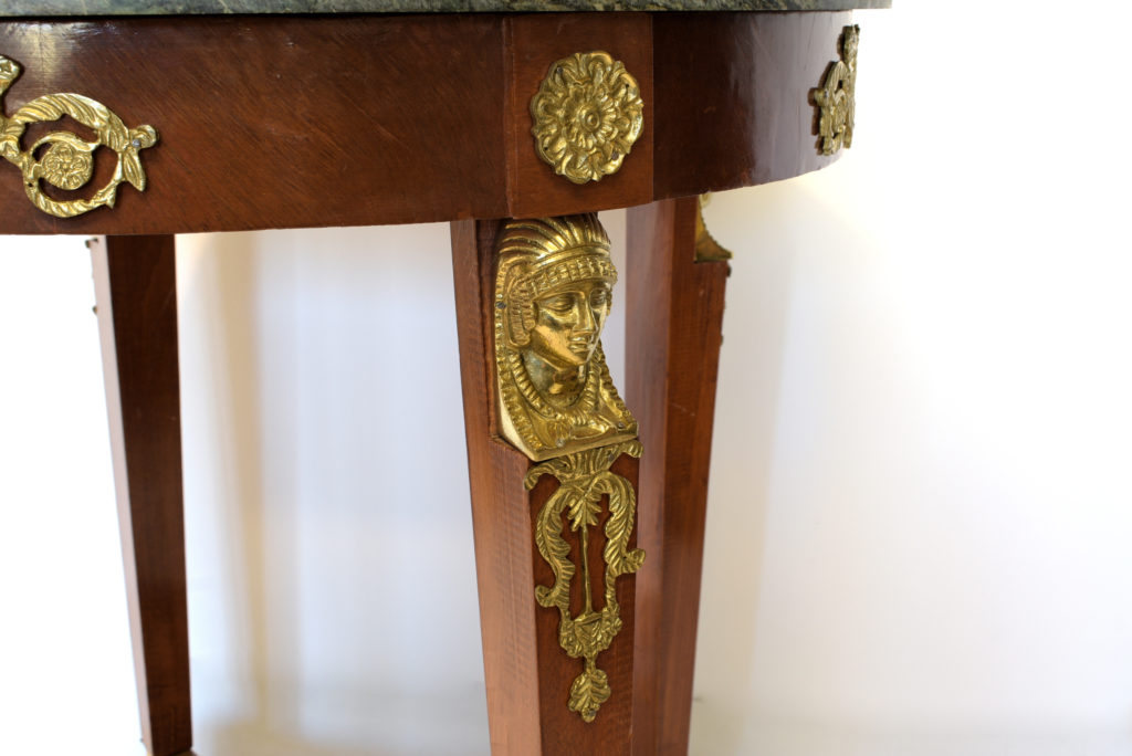 Masuta in maniera empire