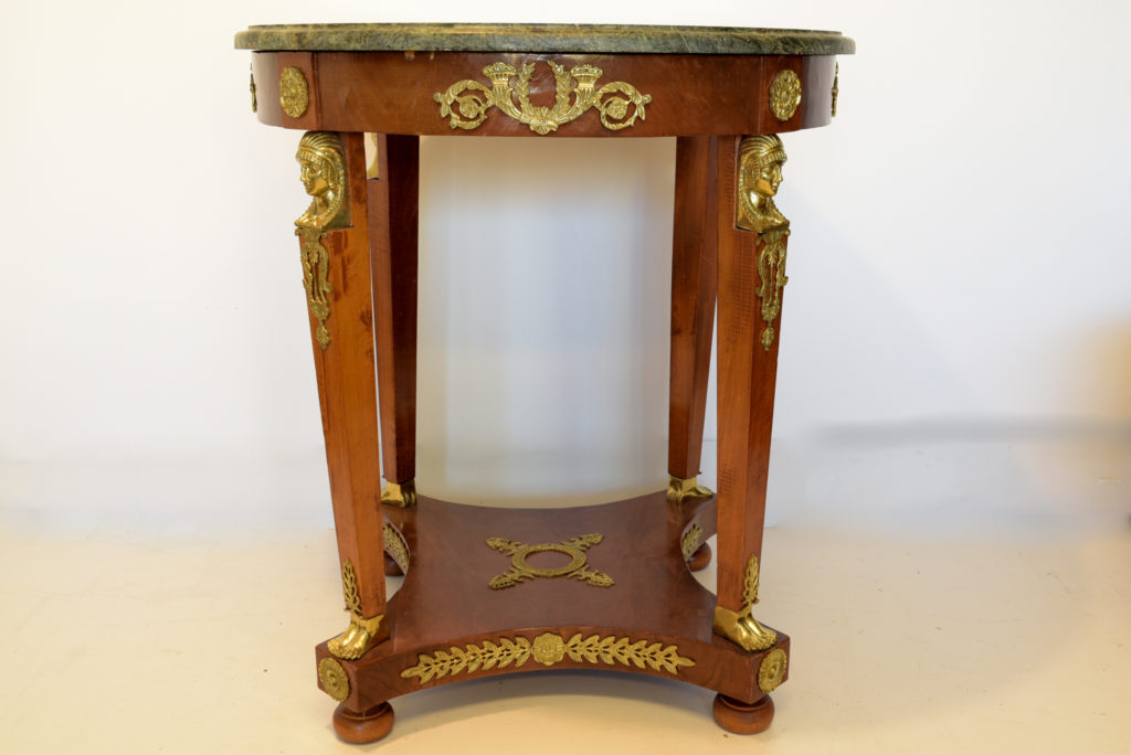 Masuta in maniera empire